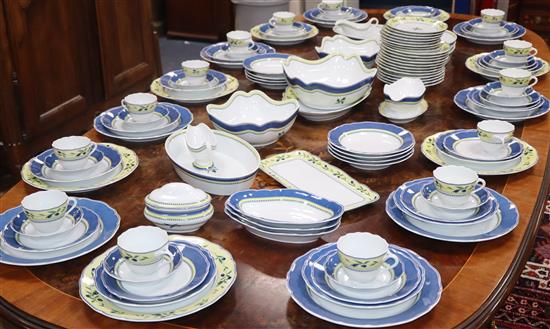 A Hutschenreuther Medley pattern tea and dinner service